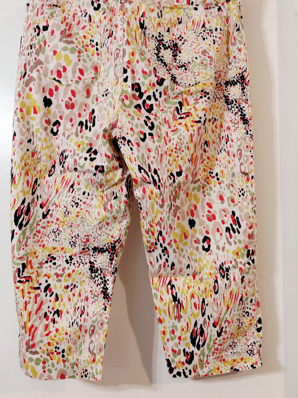 Madison Multicolor Abstract Print Capri Pants